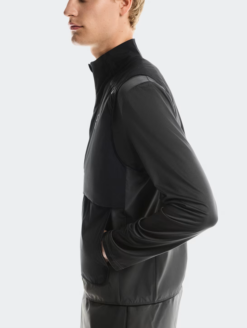 On Men's Weather Vest