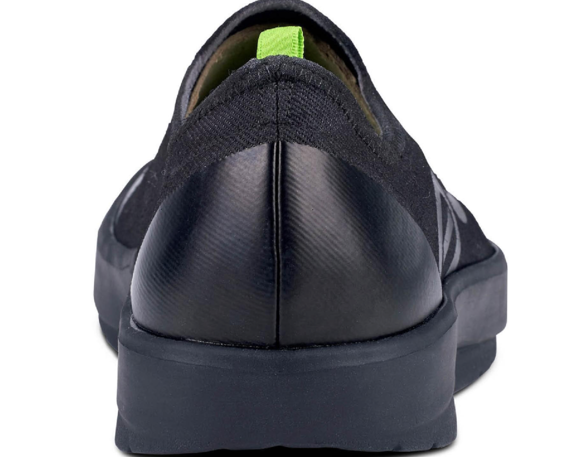 Oofos Men's OOMG EEZEE