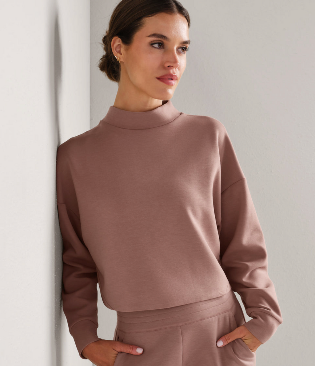 Rhone Women's Dreamglow Cropped Mock Neck