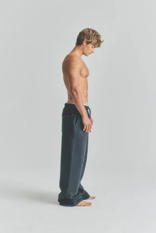Elwood Core Straight Leg Sweatpant