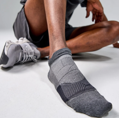 Feetures Elite Ultra Light Tab Sock