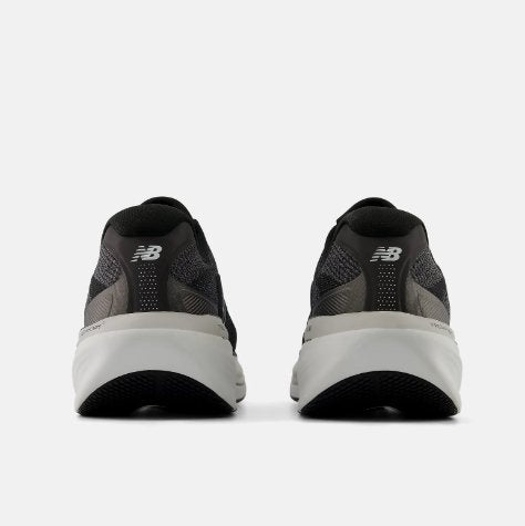 New Balance Men's 860v15