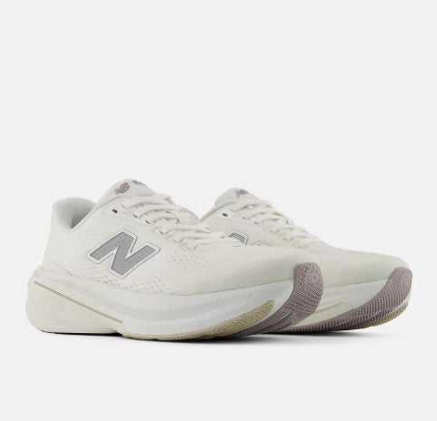 New Balance Women's 860v15