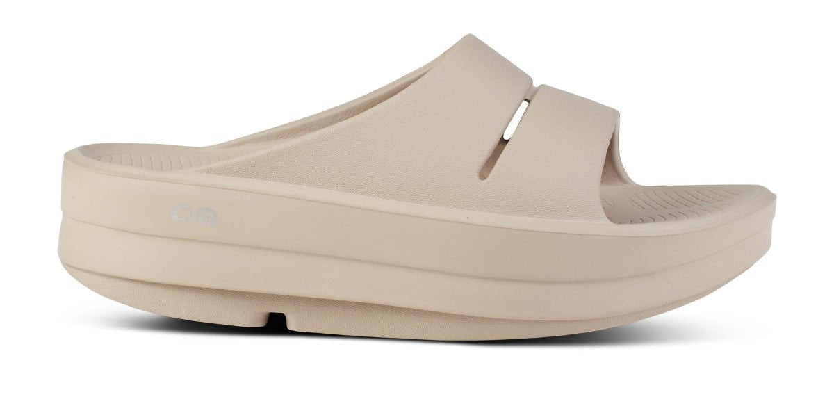 OOFOS Women's OOMEGA OOAHH SLIDE